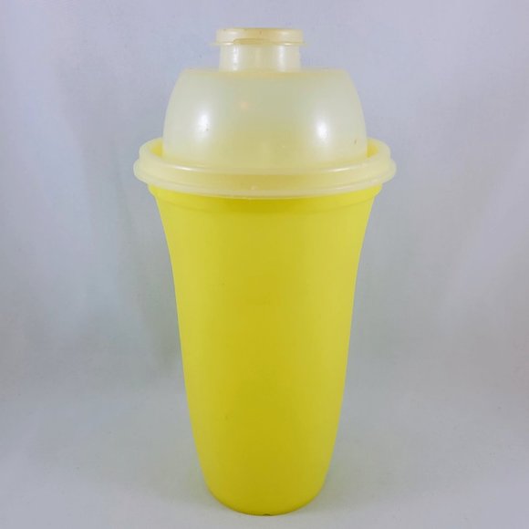 Tupperware Vintage Quick Shake Mixer Blender 844-4 Yellow 16oz Cup Read - Picture 1 of 10